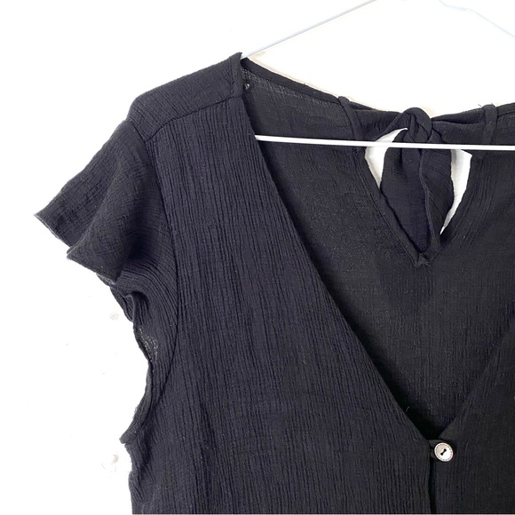 june & hudson Black Flutter Sleeve V-Neck Button Top - Picture 2 of 8